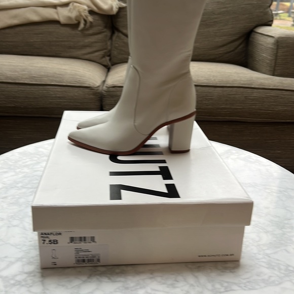Schutz. Anaflor Pearl Tumbled Leather Boot. 7.5 - Picture 13 of 14